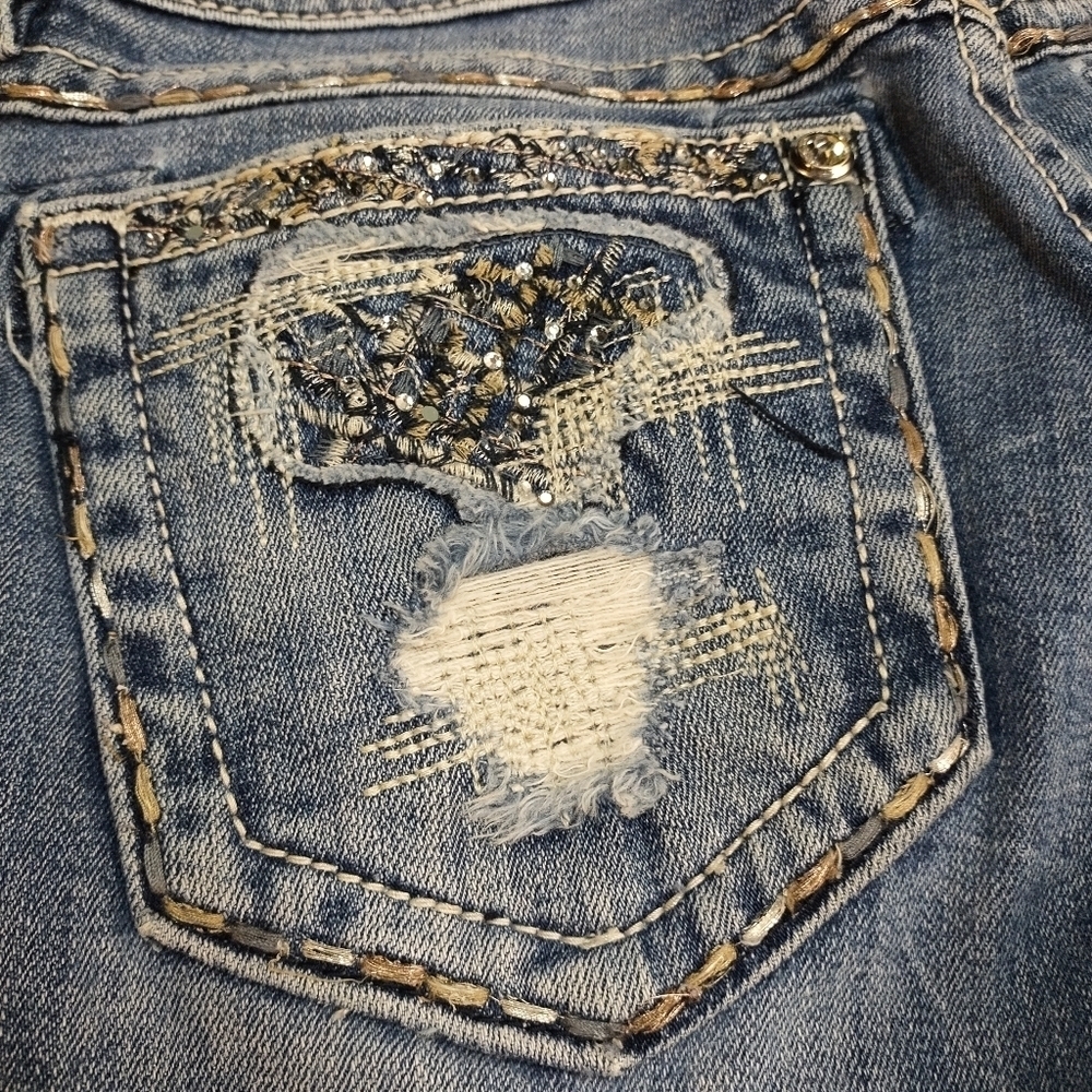 Miss Me Signature Women's Blue Crop Distressed Rhinestones Jeans Size 29 - Picture 10 of 13